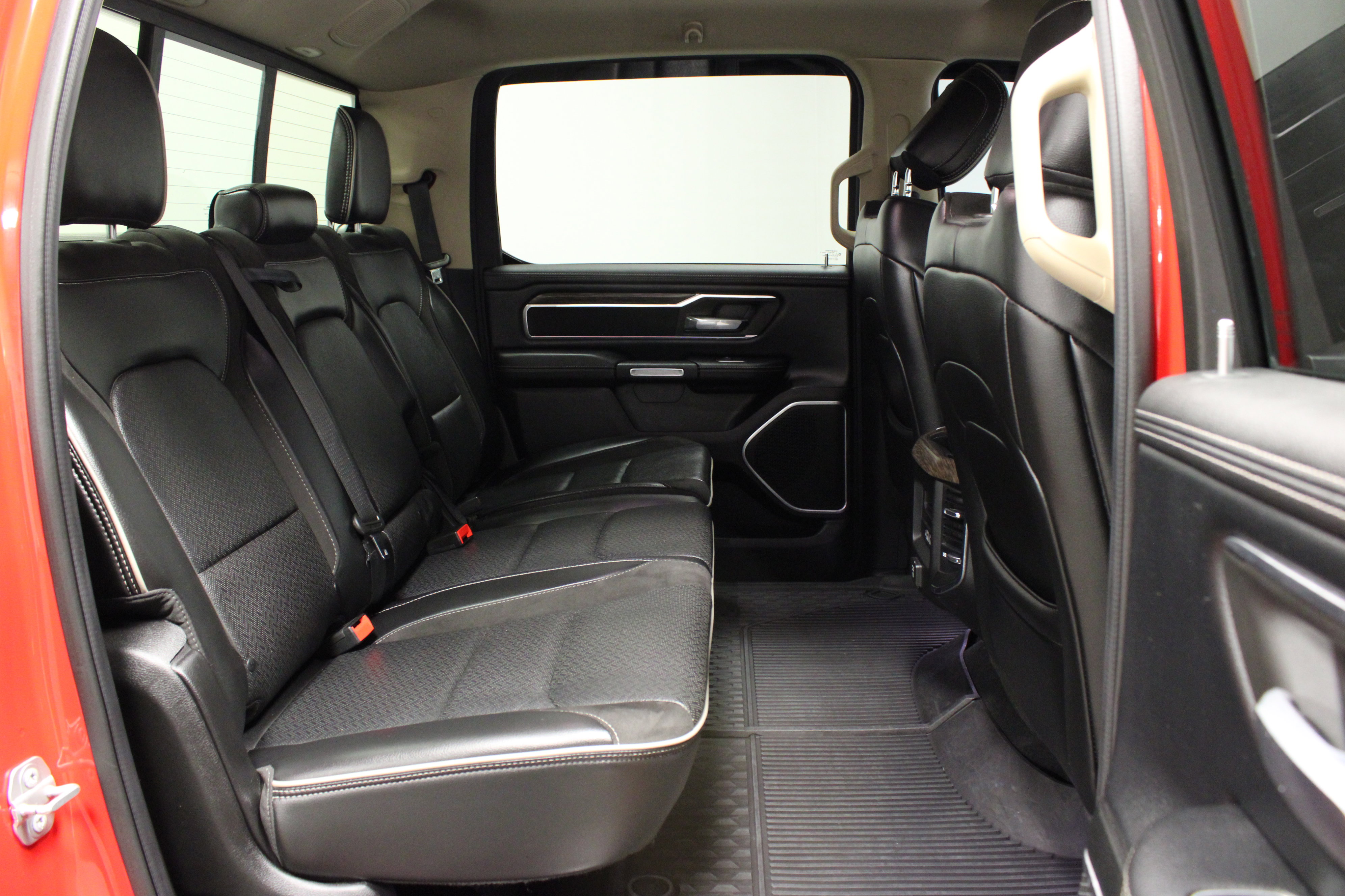 Used 2019 RAM 1500 Laramie image 17