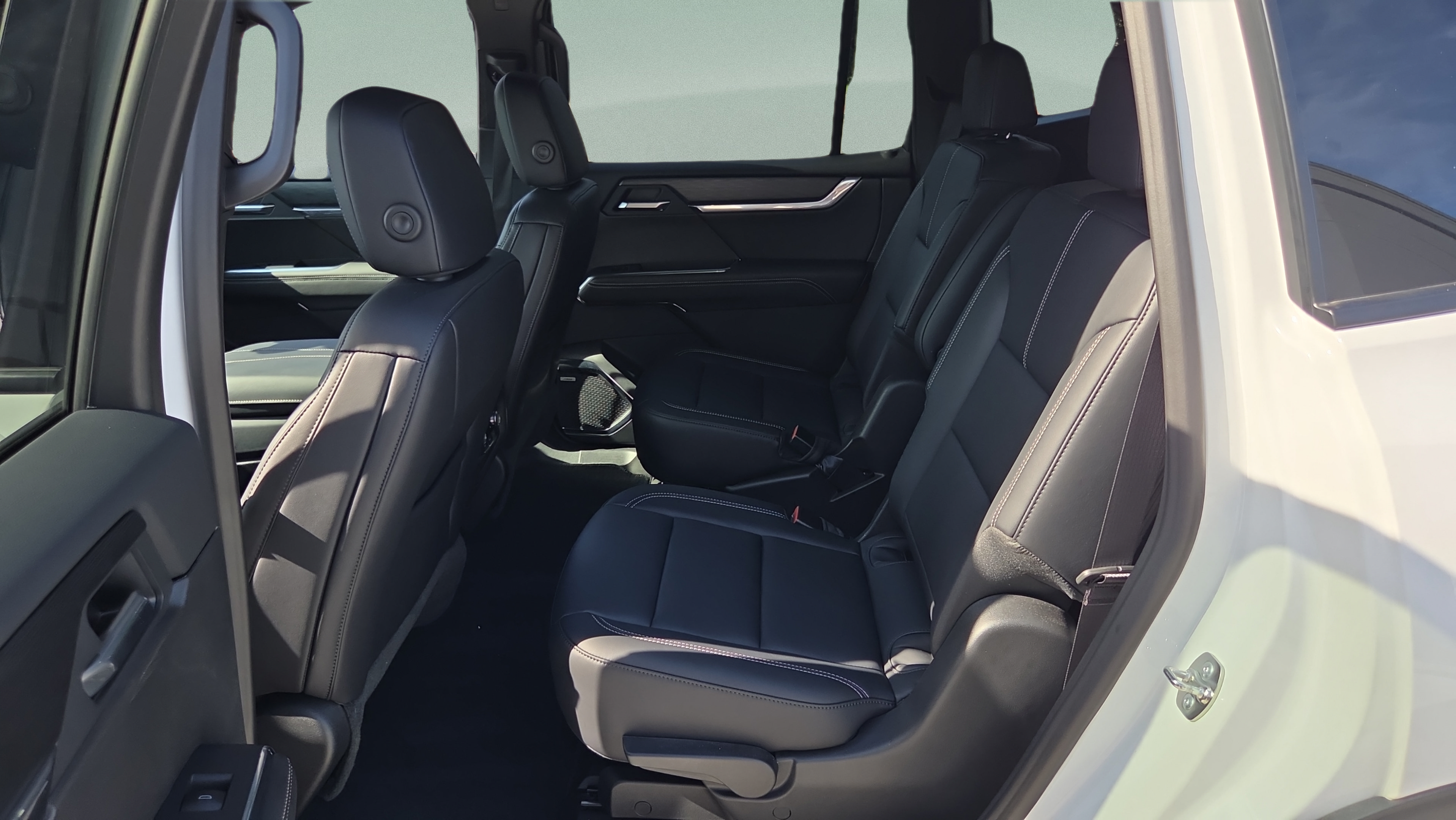 Certified 2026 GMC Acadia Elevation w/ Elevation Premium Package FWD image 10