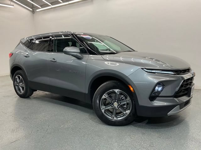 Used 2025 Chevrolet Blazer LT FWD image 2