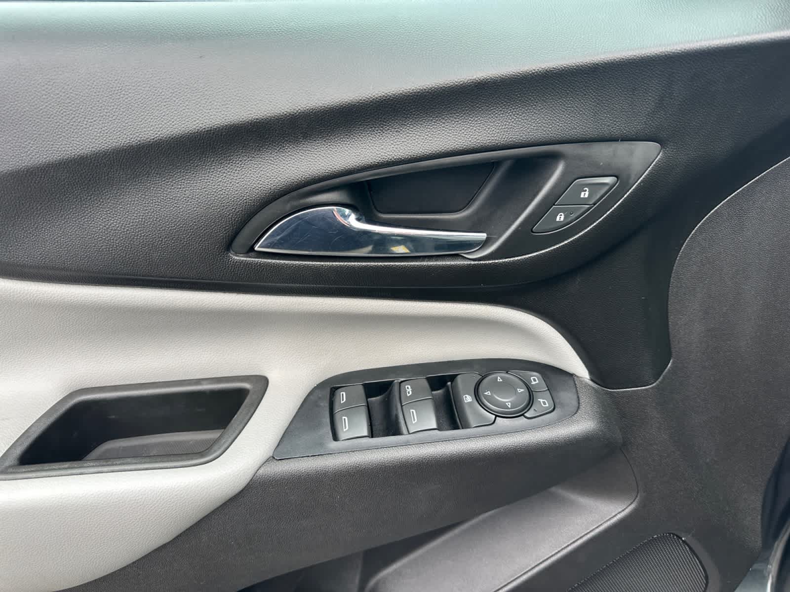Used 2019 Chevrolet Equinox LS w/ LPO, Floor Liner Package FWD image 11