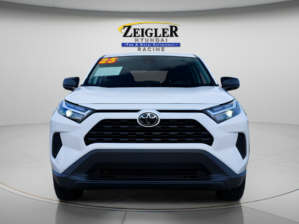 Used 2025 Toyota RAV4 LE AWD/4WD image 2