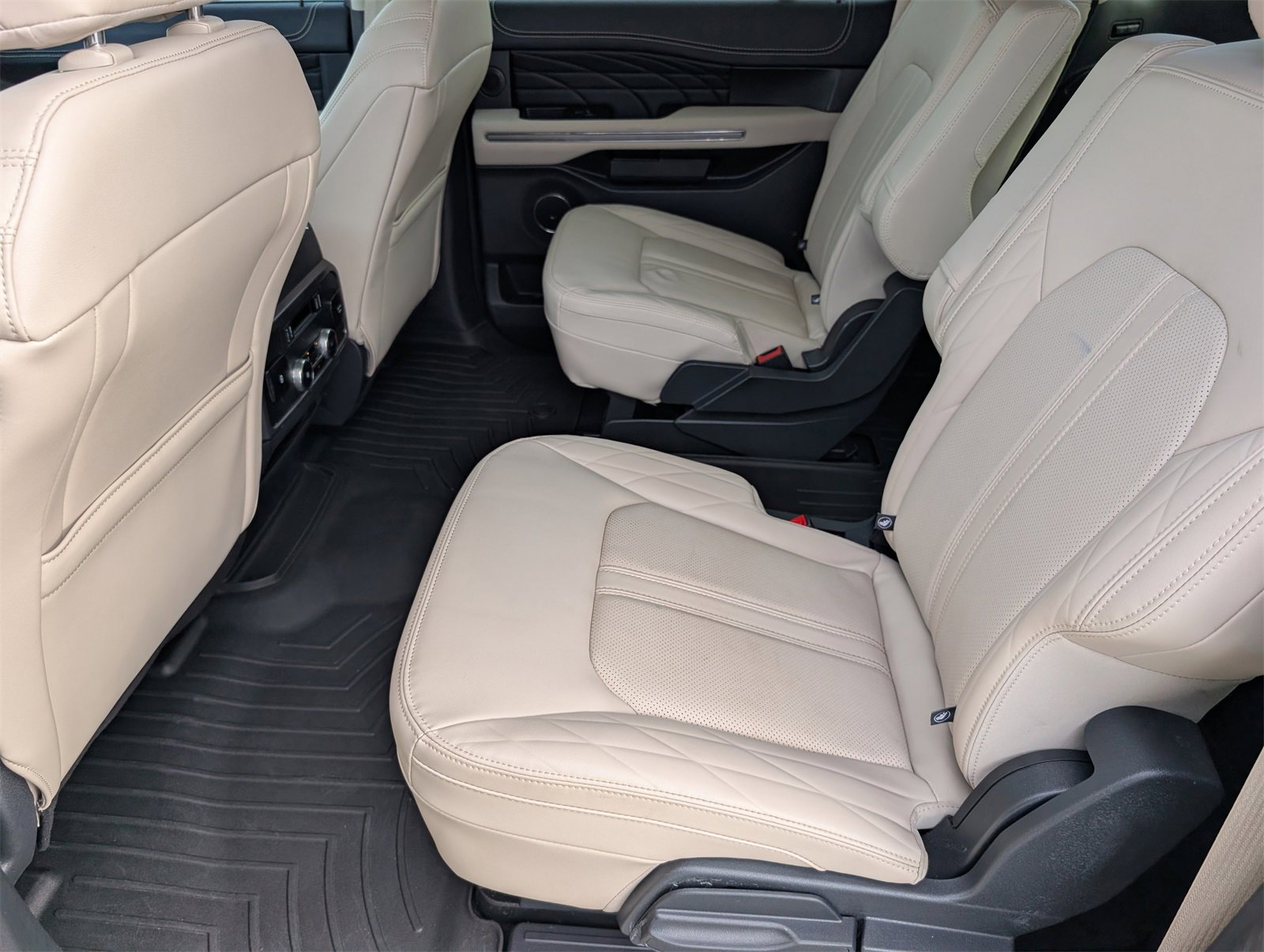 Used 2024 Ford Expedition Max Platinum image 30