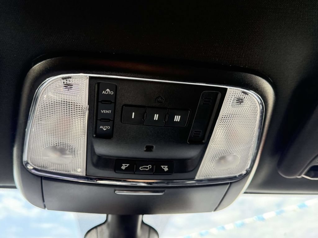Used 2019 Jeep Grand Cherokee Limited AWD/4WD image 34