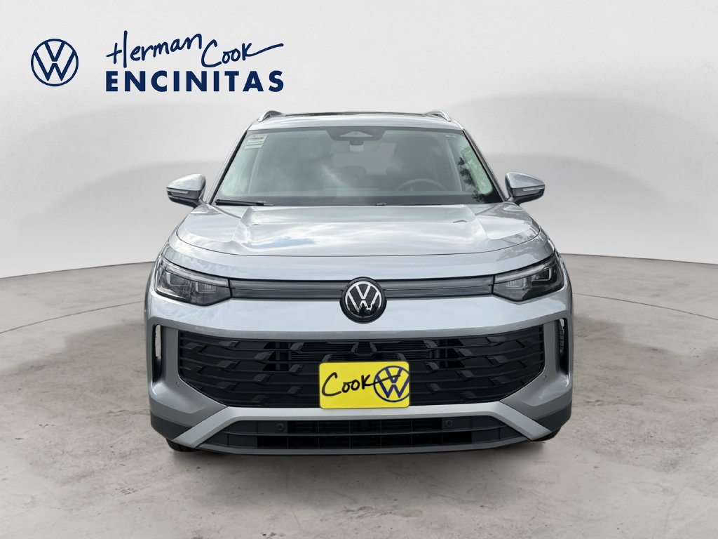 Used 2025 Volkswagen Tiguan SE AWD/4WD image 8