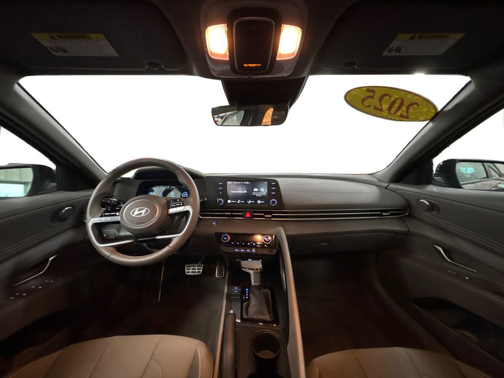 Certified 2025 Hyundai Elantra Sport image 16