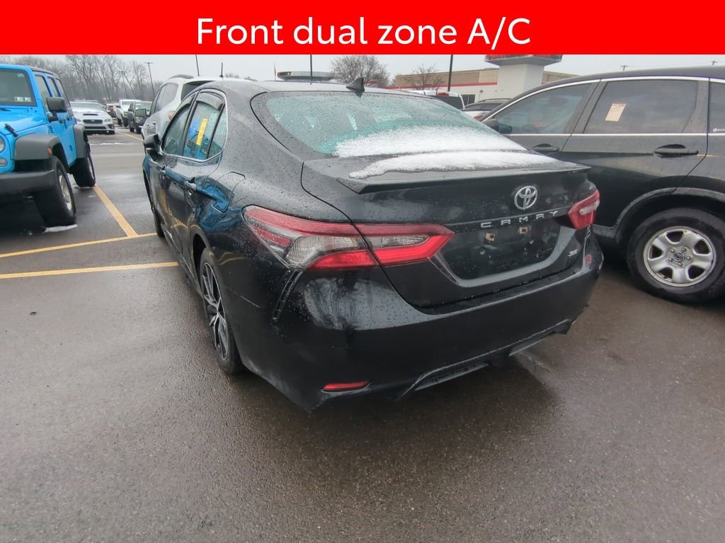 Used 2022 Toyota Camry SE image 4