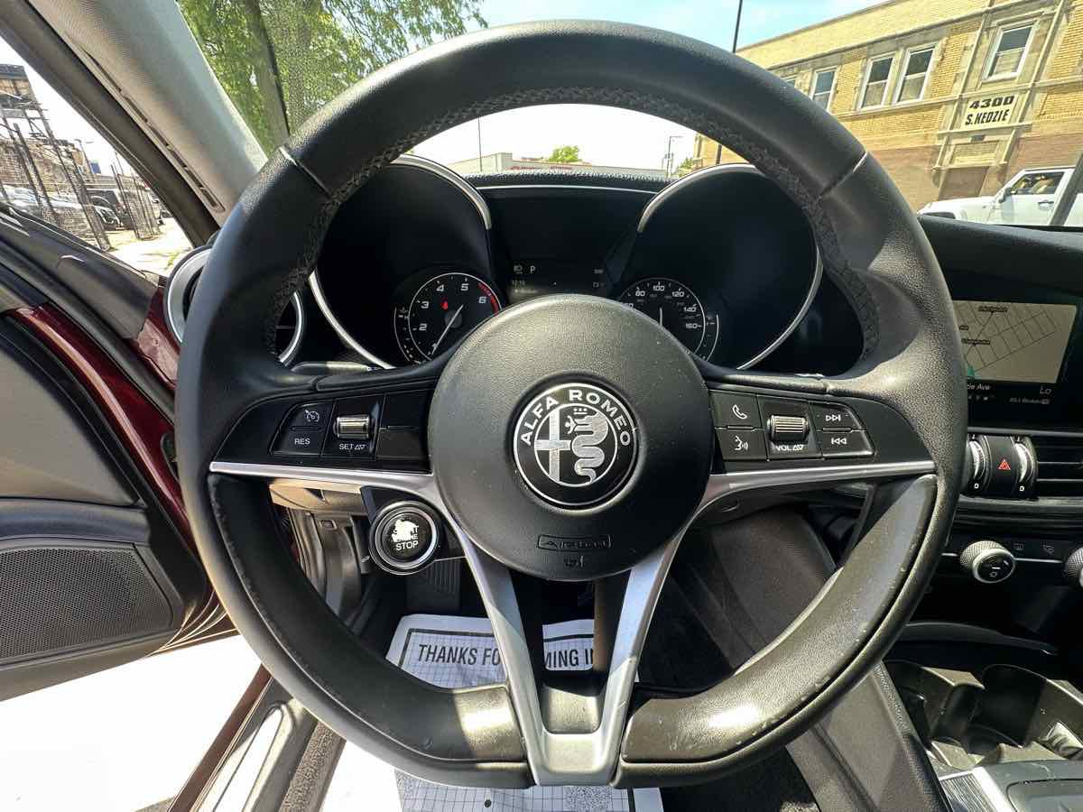 Used 2017 Alfa Romeo Giulia AWD image 14