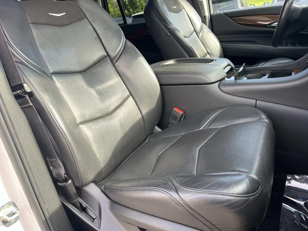 Used 2020 Cadillac Escalade Luxury AWD/4WD image 31