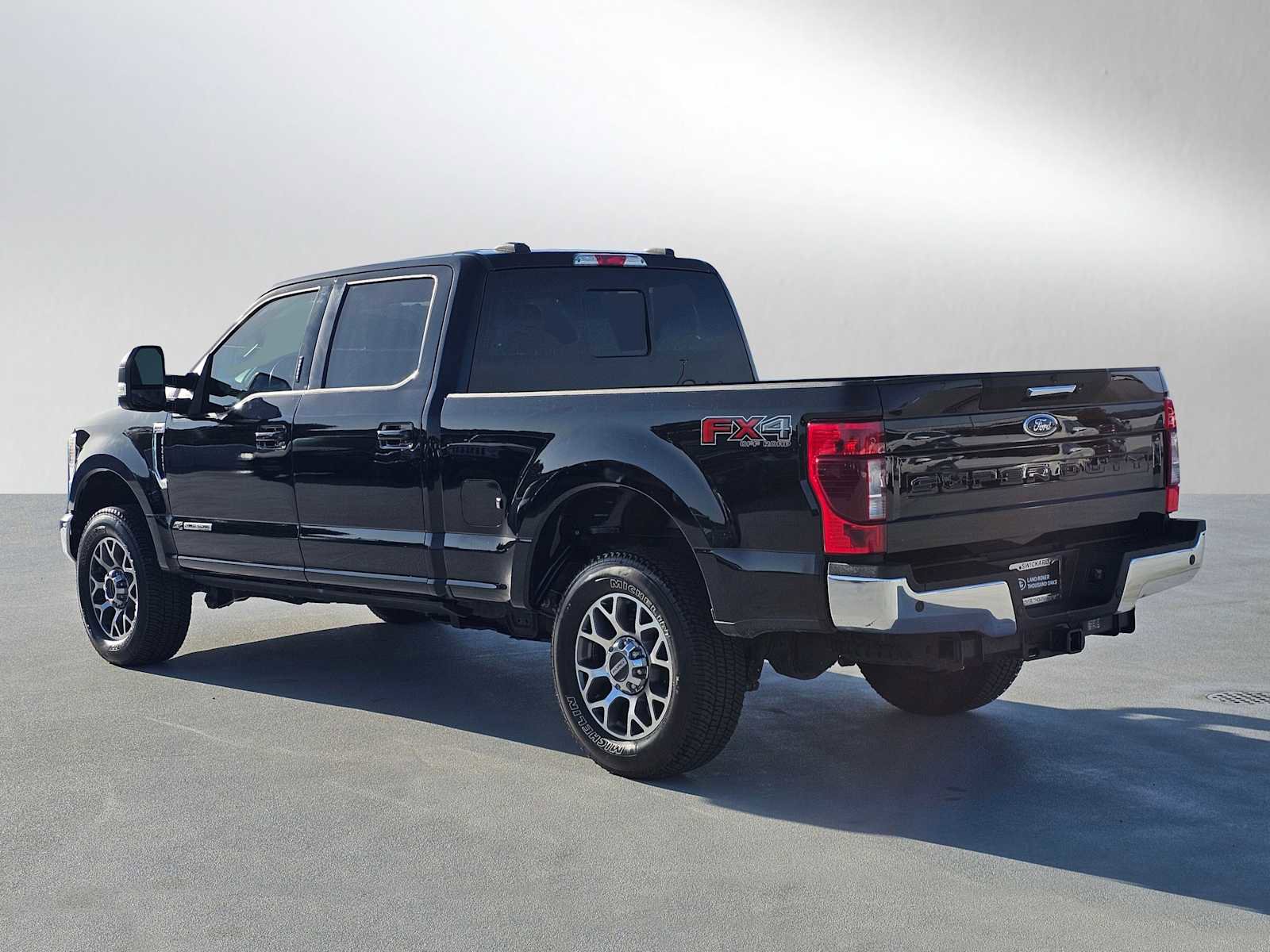 Used 2022 Ford F250 Lariat w/ FX4 Off-Road Package image 3