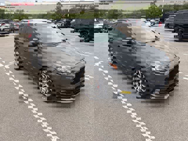 Used 2017 Ford Focus ST image 7