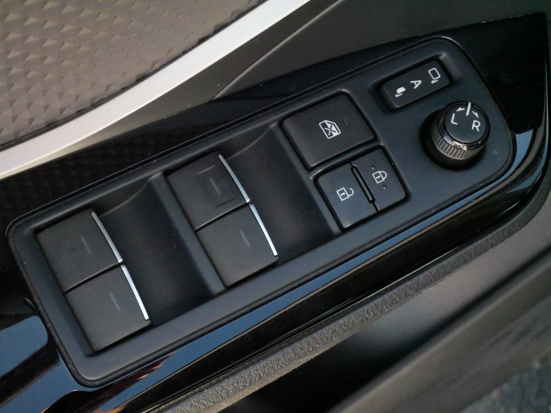 Certified 2020 Toyota C-HR Limited FWD image 19