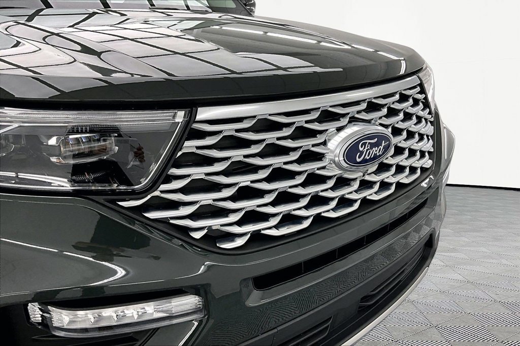 Certified 2024 Ford Explorer Platinum w/ Technology Package AWD/4WD image 29