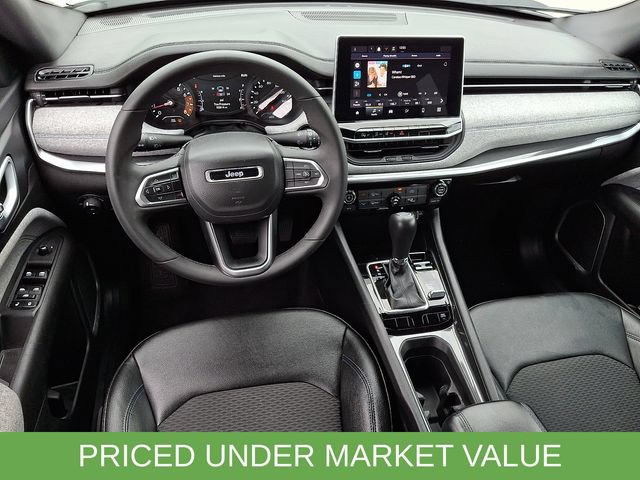 Used 2024 Jeep Compass Latitude AWD/4WD image 2