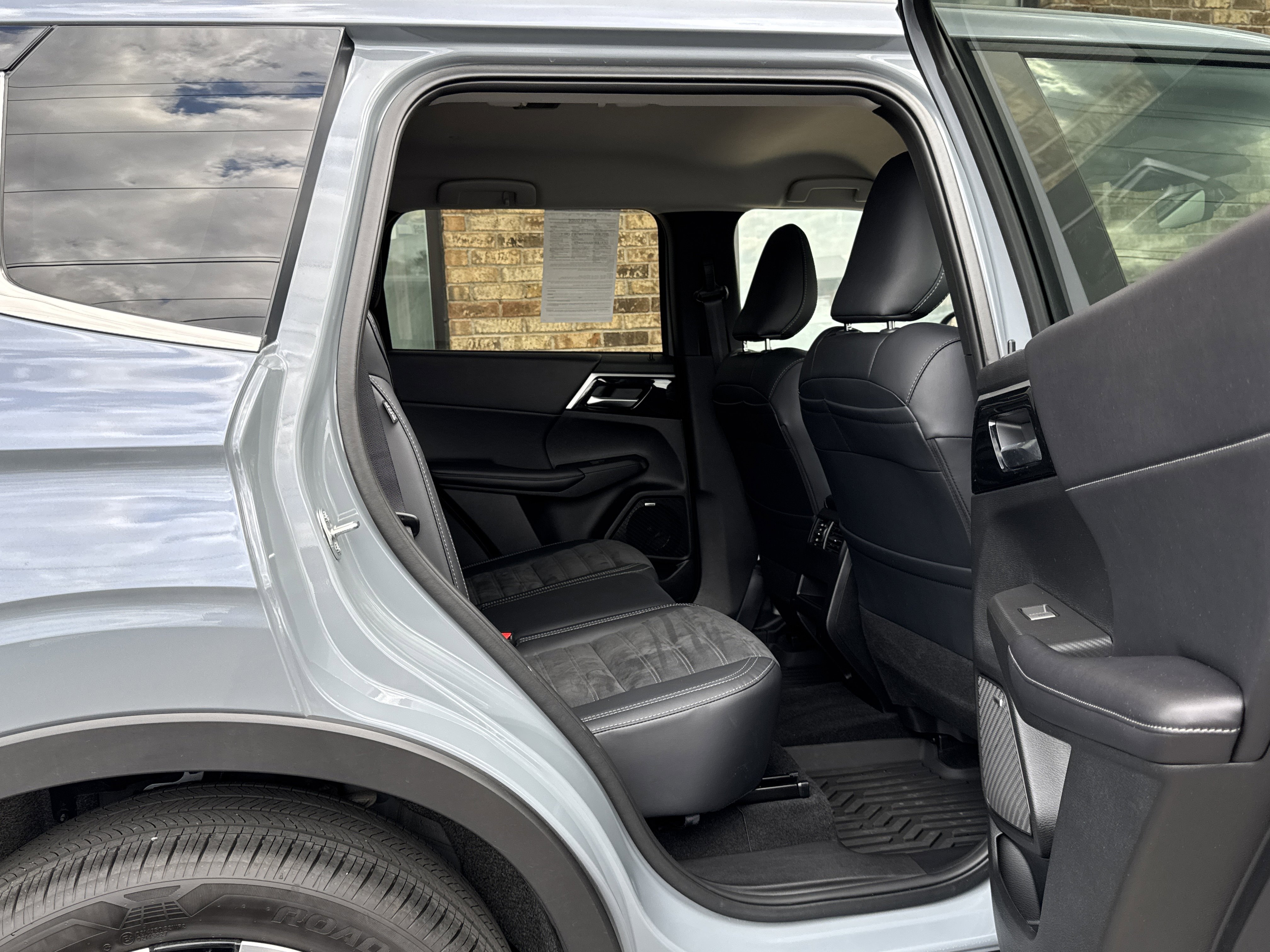 Used 2025 Mitsubishi Outlander SE AWD/4WD image 14