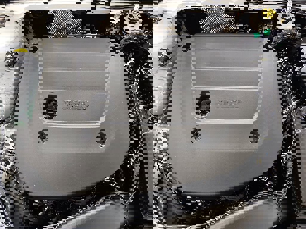 Used 2023 Volvo XC40 B5 Plus w/ Protection Package Premier image 34