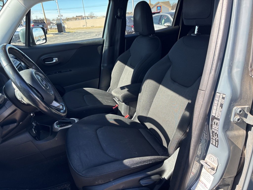 Used 2017 Jeep Renegade Latitude w/ Cold Weather Group image 8