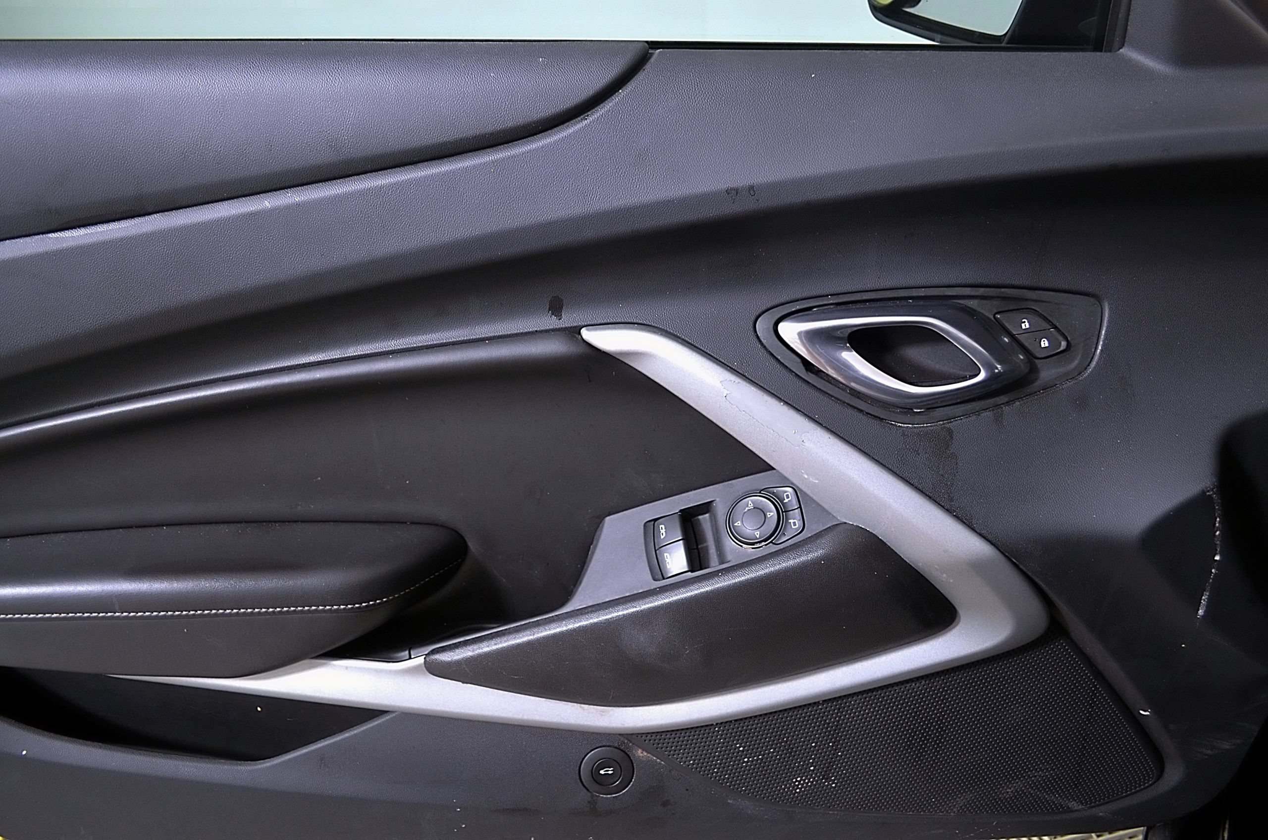 Used 2018 Chevrolet Camaro LT RWD image 14