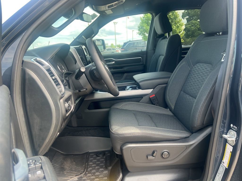 New 2026 RAM 1500 4x4 Crew Cab image 12