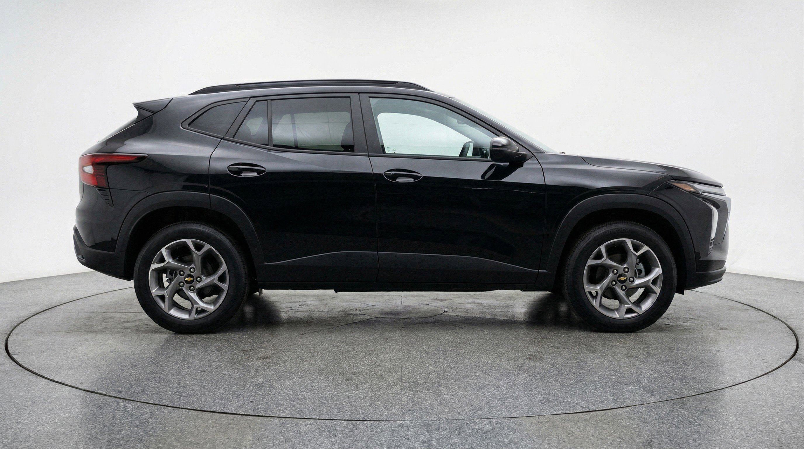 Used 2025 Chevrolet Trax LT image 11