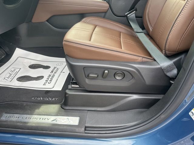 New 2026 Chevrolet Suburban High Country image 17