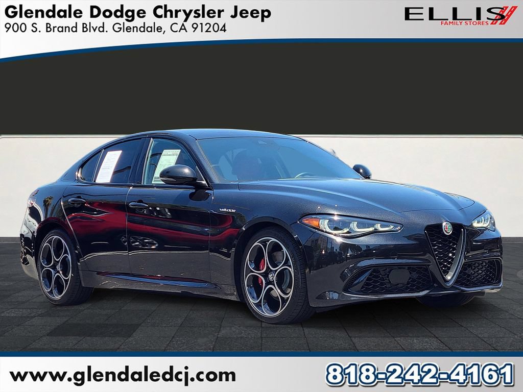 Used 2024 Alfa Romeo Giulia Veloce RWD image 1