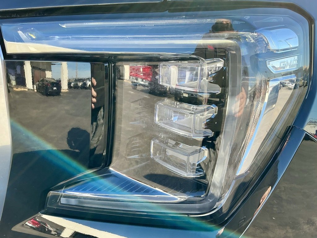 Used 2021 GMC Yukon XL Denali image 10