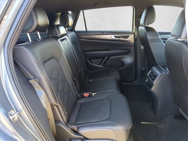 Used 2025 Volkswagen Atlas Cross Sport SE image 19
