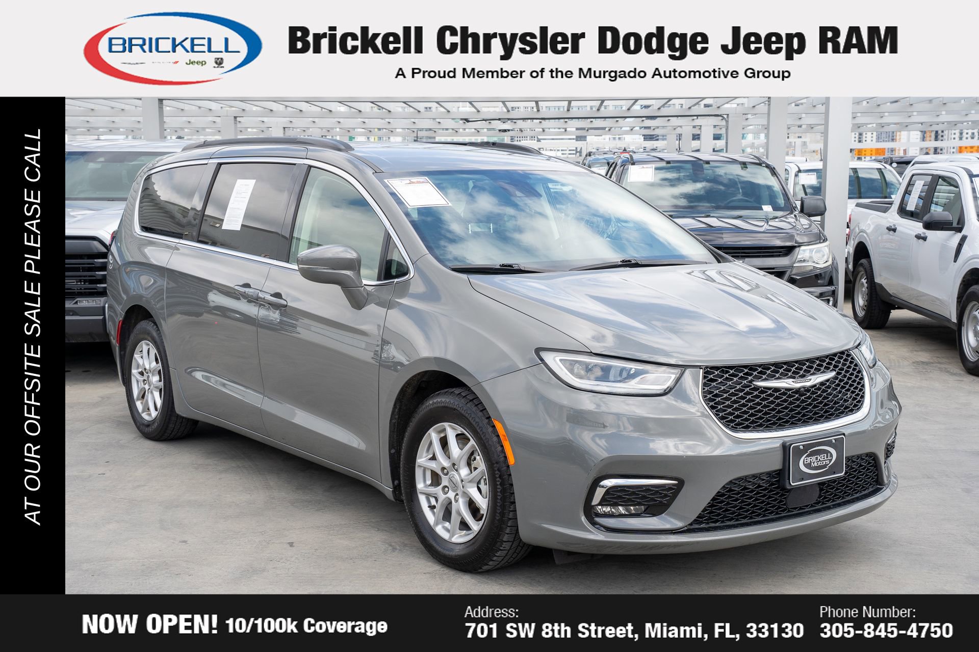 Used 2022 Chrysler Pacifica Touring-L image 3