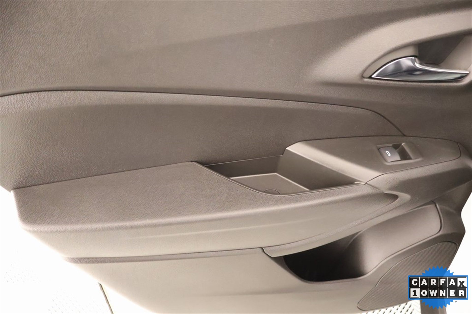 Used 2025 Chevrolet Trax LT w/ LT Convenience Package image 16