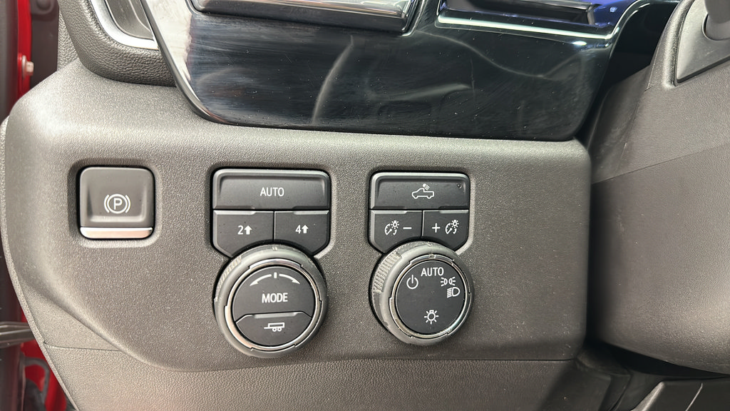 Used 2024 Chevrolet Silverado 1500 LT AWD/4WD image 25