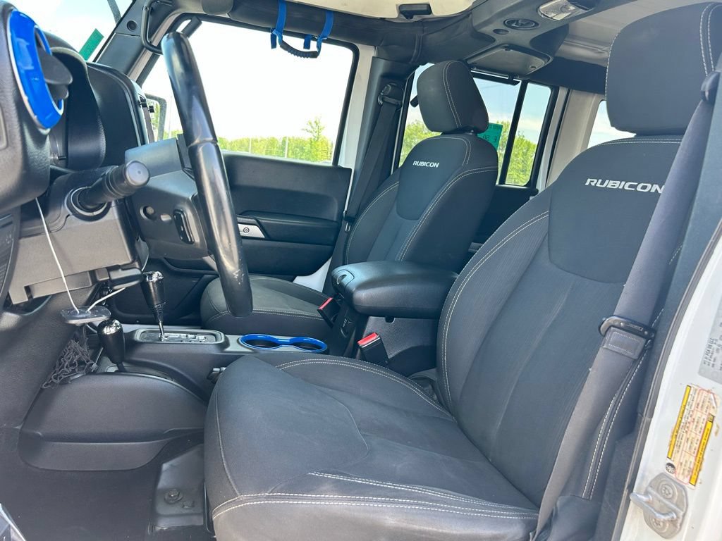 Used 2015 Jeep Wrangler Unlimited Rubicon w/ Connectivity Group AWD/4WD image 9