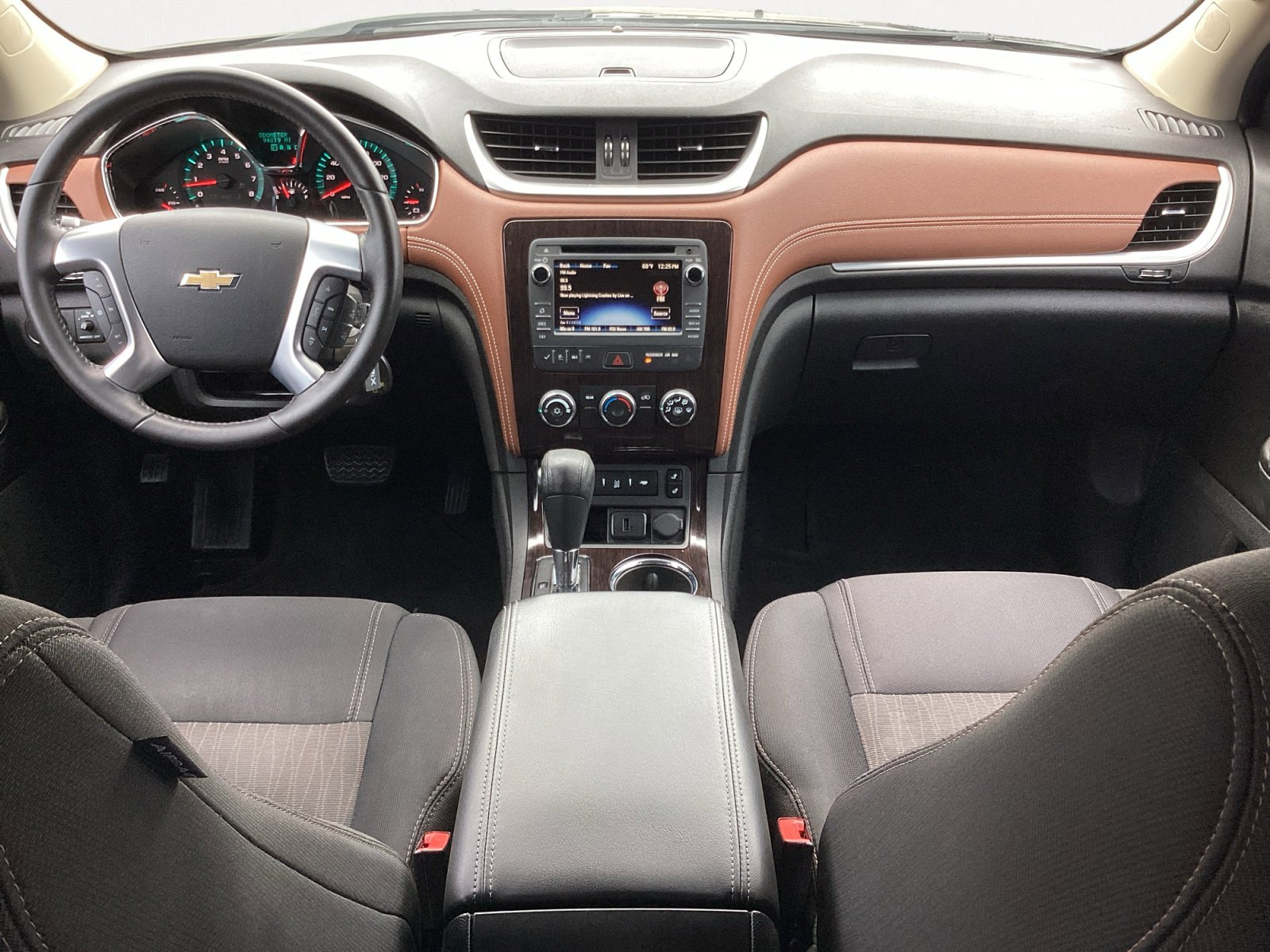 Used 2017 Chevrolet Traverse LT FWD image 4