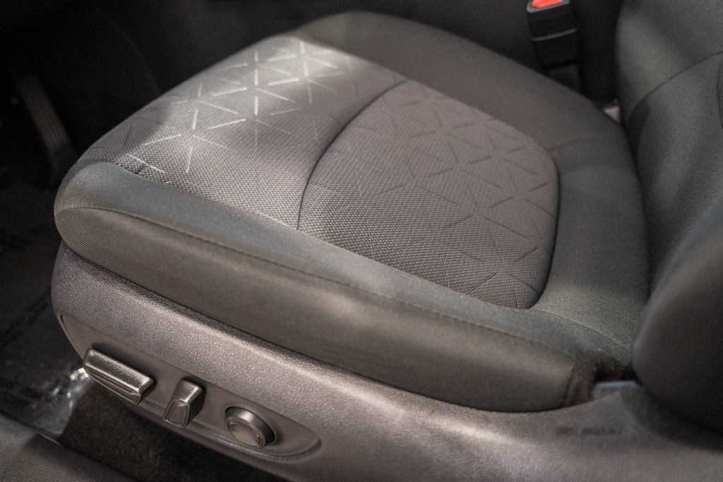 Used 2025 Toyota RAV4 XLE AWD/4WD image 32