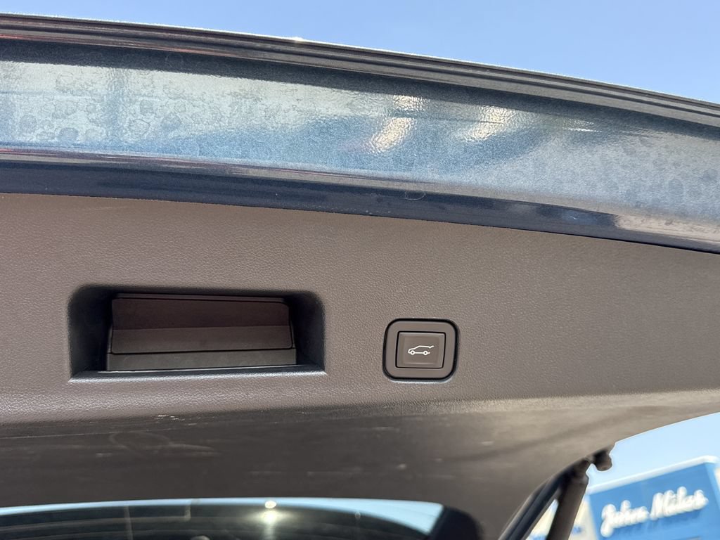 Used 2025 Chevrolet Traverse LT FWD image 22