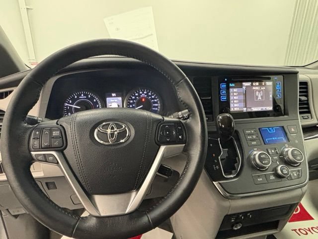 Used 2015 Toyota Sienna XLE w/ XLE Navigation Package FWD image 22