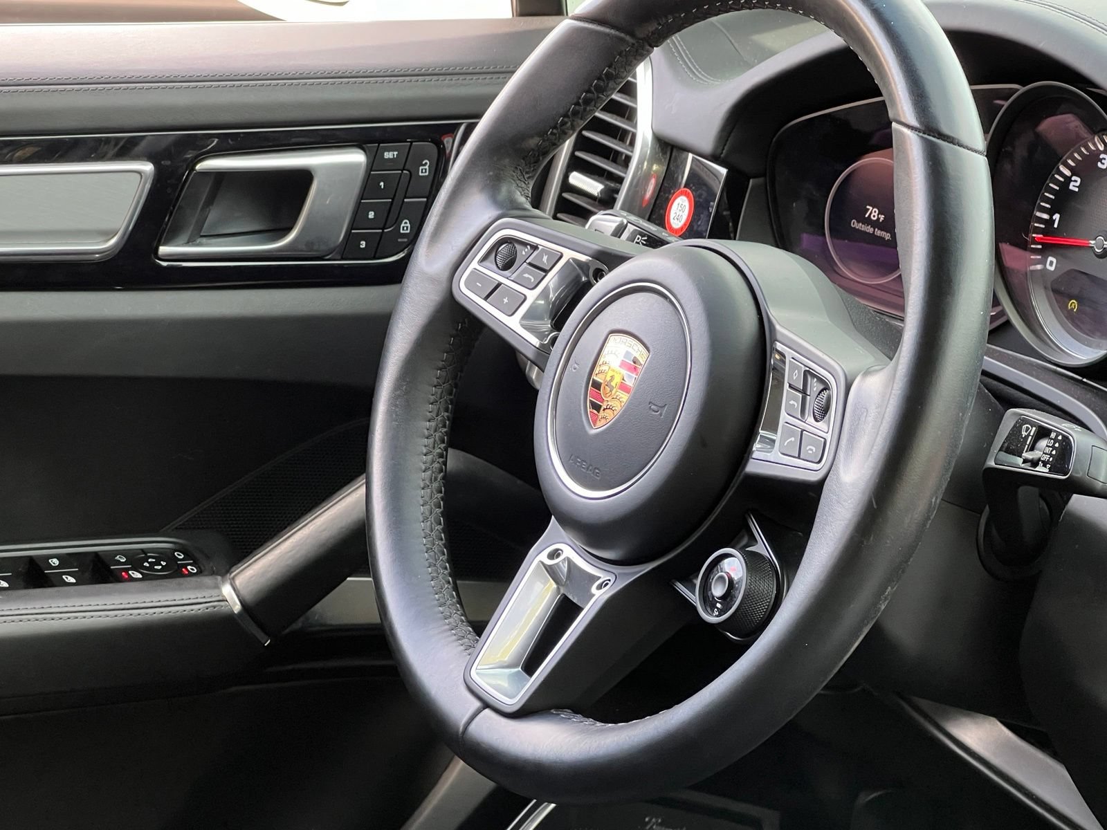Certified 2023 Porsche Cayenne Turbo AWD/4WD image 37