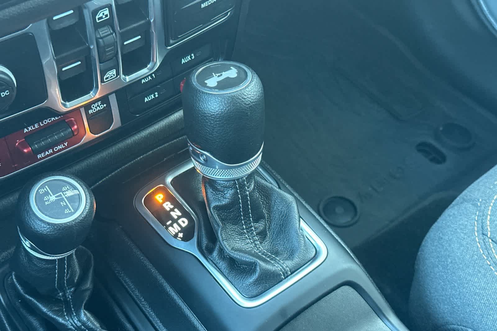Used 2024 Jeep Wrangler Unlimited AWD/4WD image 23