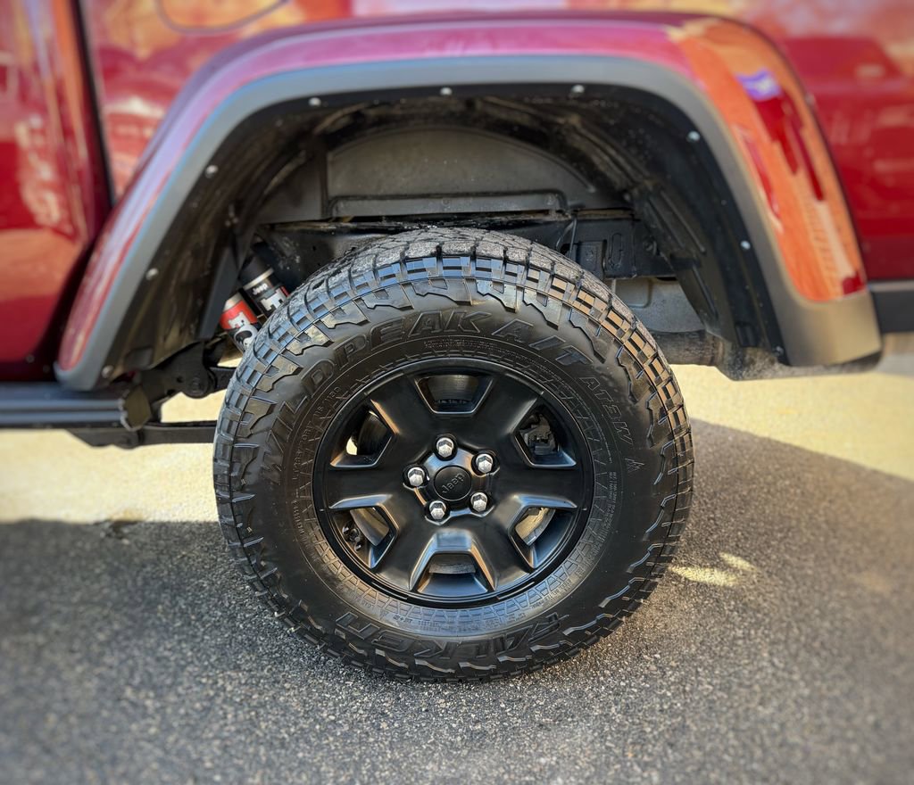 Used 2021 Jeep Gladiator Mojave w/ Cold Weather Group image 16