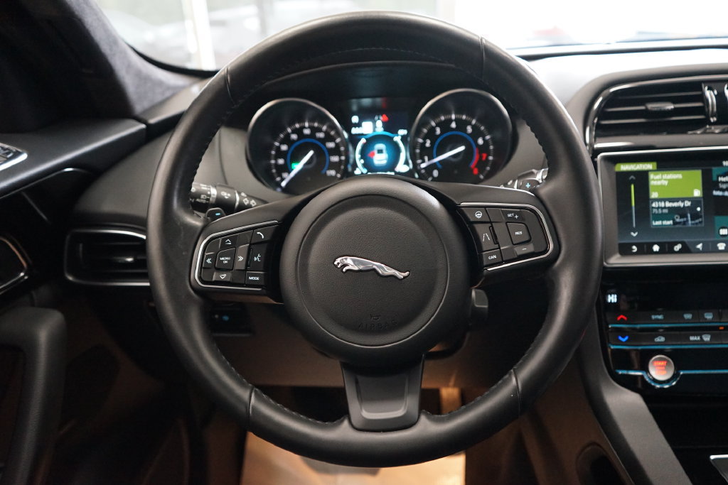 Used 2020 Jaguar F-PACE Premium AWD/4WD image 32