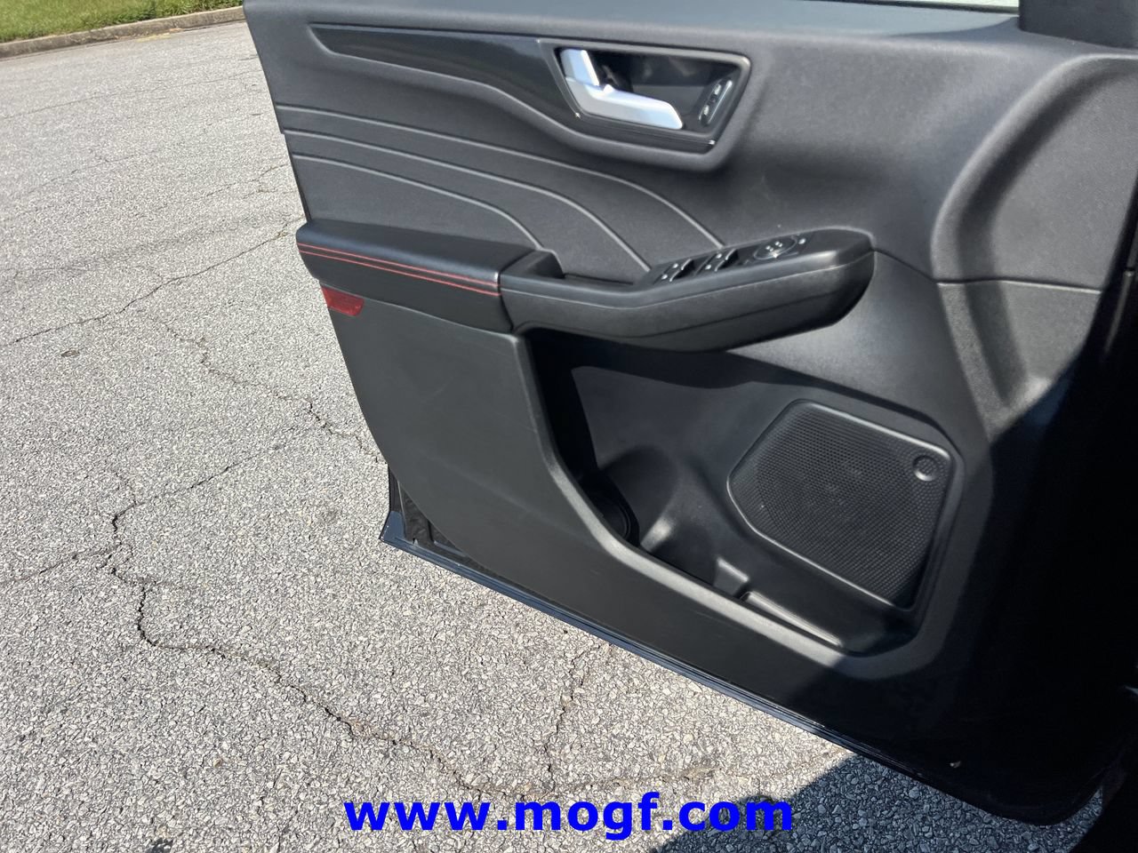 Used 2025 Ford Escape ST-Line FWD image 17