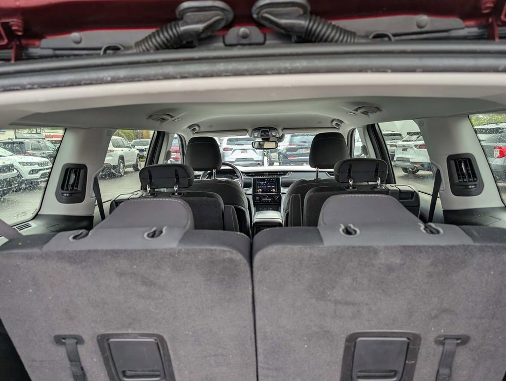 Used 2021 Jeep Grand Cherokee L Laredo w/ Luxury Tech Group I AWD/4WD image 10