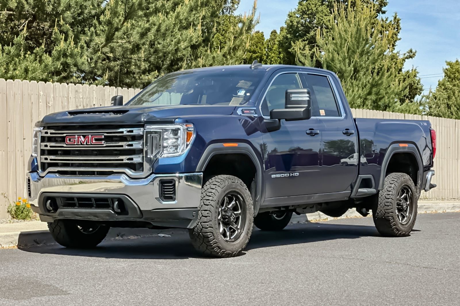 Used 2022 GMC Sierra 2500 SLE w/ X31 Off-Road Package AWD/4WD image 9