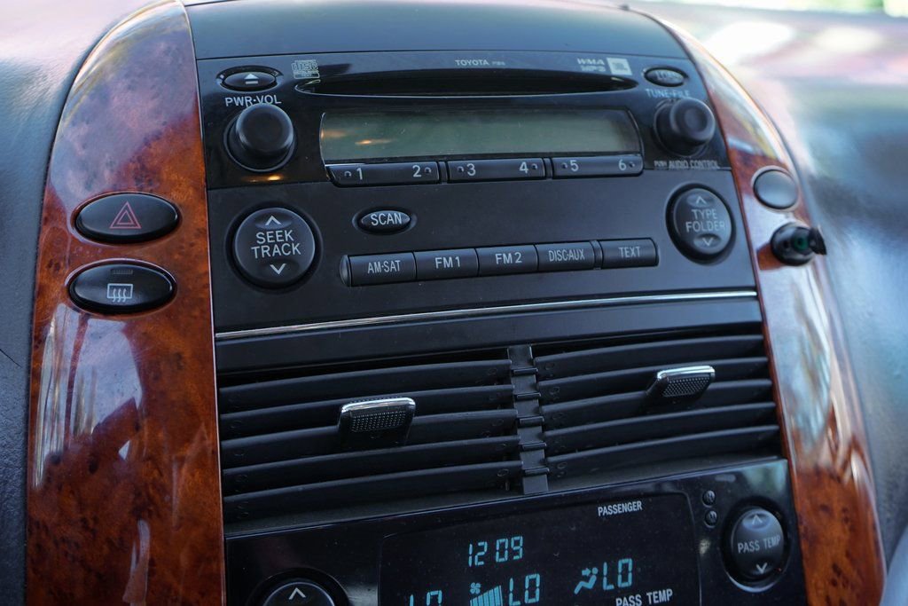 Used 2007 Toyota Sienna XLE image 30