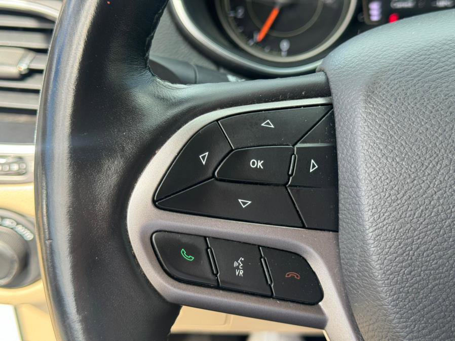 Used 2019 Jeep Cherokee Latitude w/ Cold Weather Group image 21