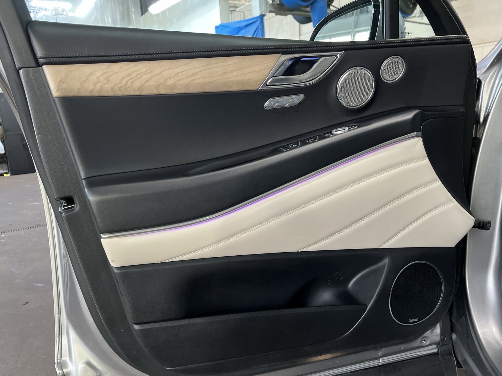 Used 2023 Genesis GV80 2.5T w/ Prestige 20" Package image 14