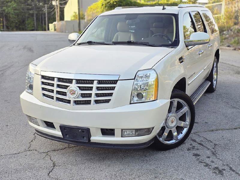 Used 2013 Cadillac Escalade ESV Luxury RWD image 2