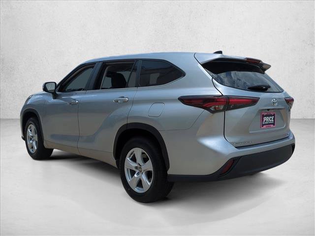 Used 2024 Toyota Highlander LE FWD image 8