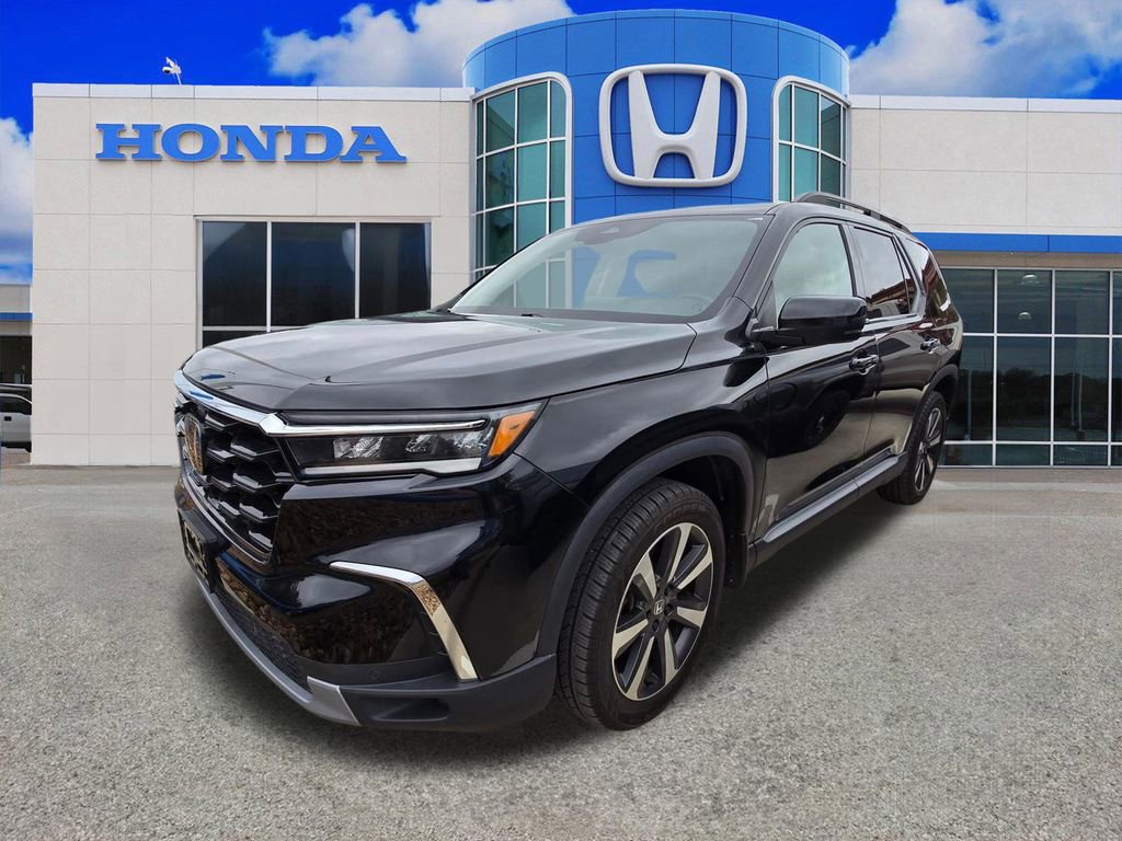 Used 2023 Honda Pilot Touring image 3
