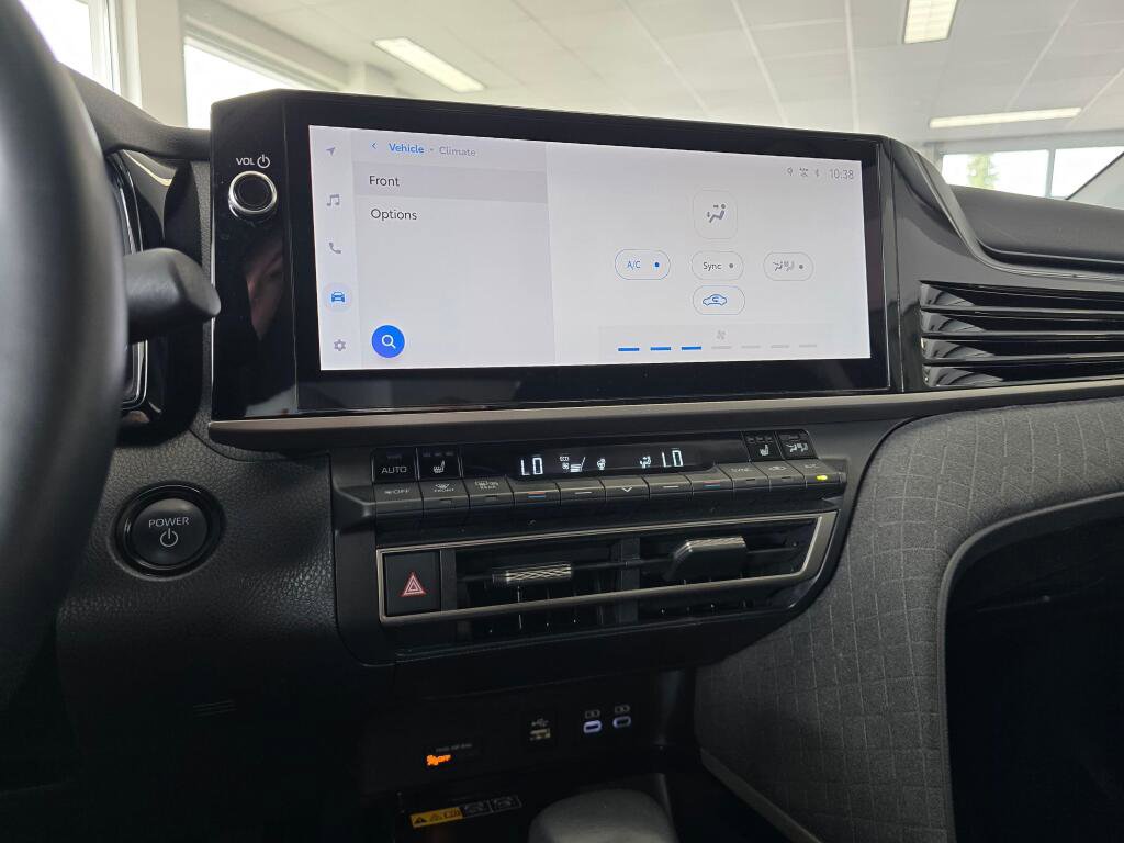 Used 2025 Toyota Camry XLE FWD image 29