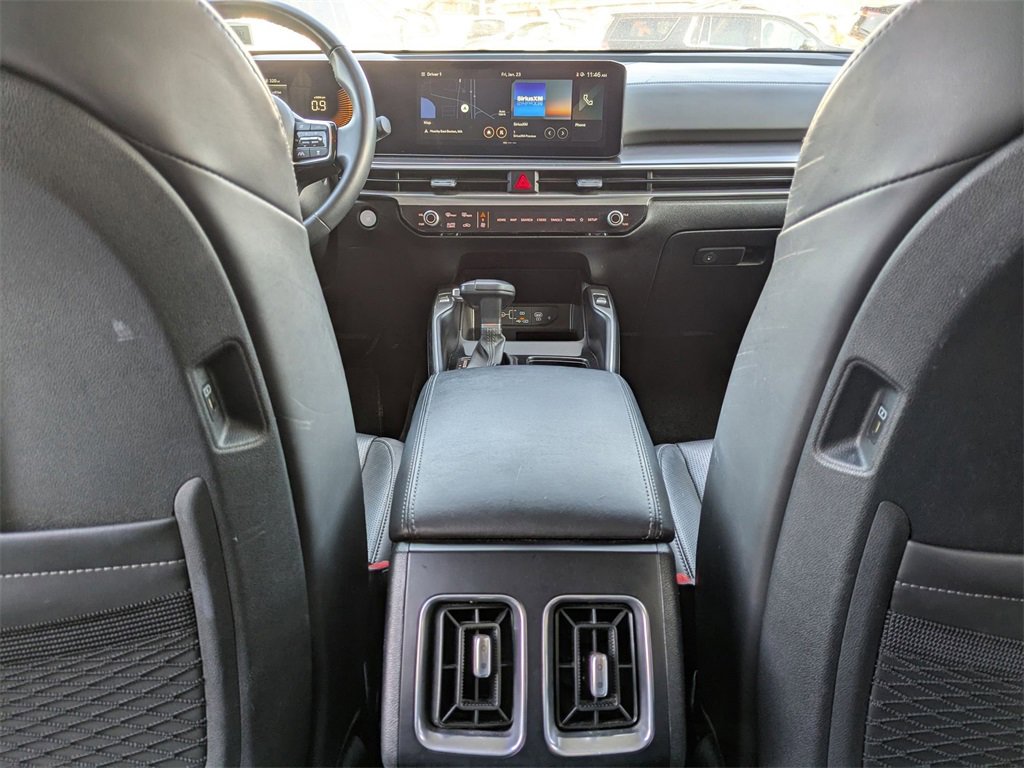 Used 2024 Kia Sorento S image 32